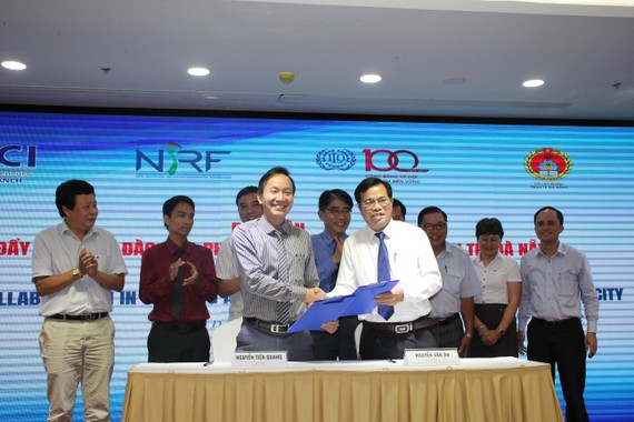 Đại diện Sở Lao động TB-XH và VCCI Đà Nẵng ký kết hợp tác