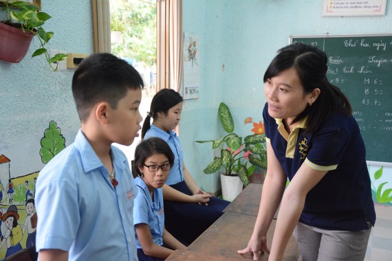 Cô Lê Thị Giang, công tác tại Trung tâm Hỗ trợ phát triển giáo dục hòa nhập Đà Nẵng, 1 trong 25 giáo viên được tặng giải thưởng “Nhà giáo Đà Nẵng tiêu biểu” năm học 2018-2019