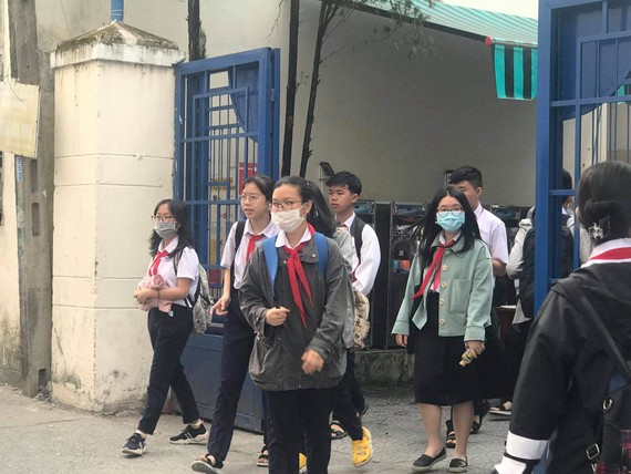 Học sinh bắt buộc đeo khẩu trang khi đến trường học