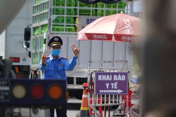 Trung bình mỗi ngày, các chốt phòng dịch đường bộ tại TP Đà Nẵng kiểm tra hơn 18.200 lượt phương tiện với hơn 31 ngàn lượt người