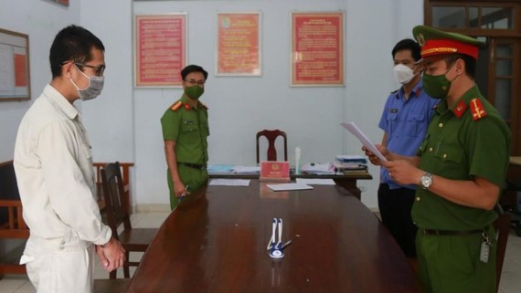 Công an Đà Nẵng đọc lệnh khởi tố, bắt tạm giam đối với Lê Quốc Huy