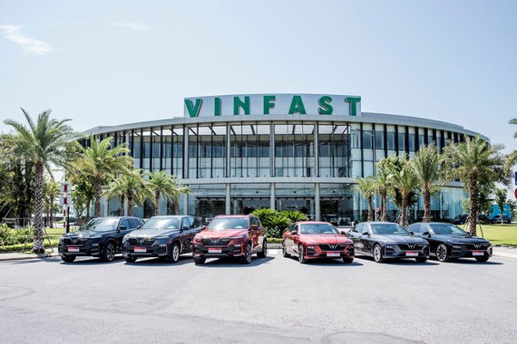 Sau chưa đầy 6 tháng có mặt trên thị trường, 3 dòng xe ô tô đầu tiên của VinFast đã nhận được hơn 17.000 đơn đặt cọc mua hàng