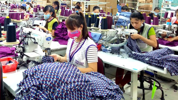 Một số doanh nghiệp may xuất khẩu tại Thừa Thiên-Huế sử dụng nguyên liệu thay thế để ổn định sản xuất