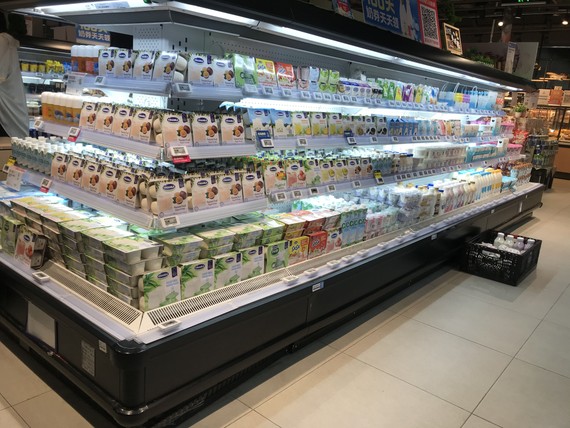 Nhiều loại sản phẩm của Vinamilk đang được bán trong các siêu thị lớn tại Trung Quốc 