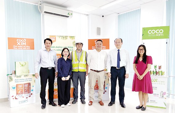 Nhà máy Betrimex giới thiệu công nghệ hiện đại với Tổng Lãnh sự Singapore 