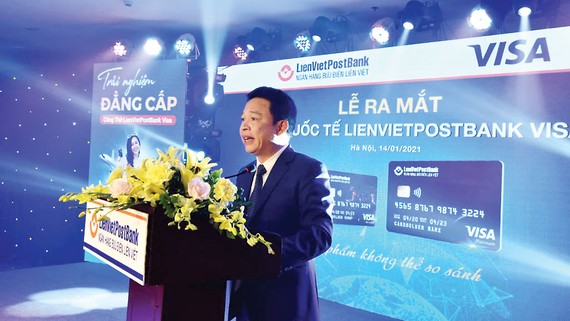 Ông Phạm Doãn Sơn, Phó Chủ tịch Thường trực HĐQT kiêm Tổng Giám đốc LienVietPostBank phát biểu tại lễ ra mắt thẻ quốc tế LienVietPostBank Visa
