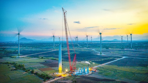 Các công trình điện gió ở Ninh Thuận. Ảnh: NGUYỄN VĂN QUANG