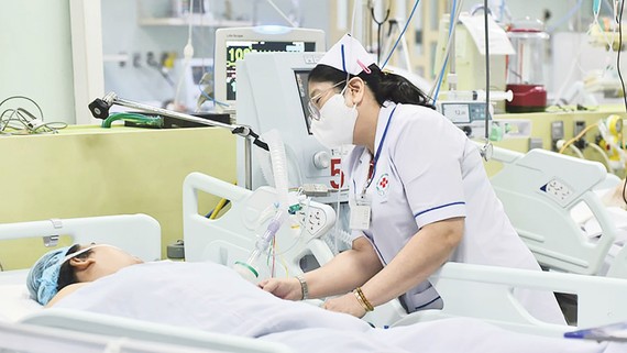 Một bệnh nhân ngộ độc botulinum đang điều trị tại Bệnh viện Nhân dân 115