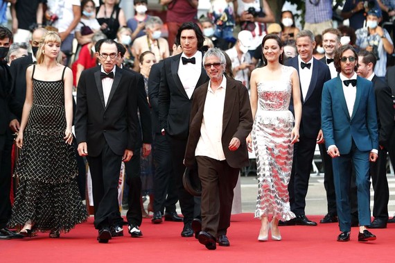 Đoàn phim Annette - bộ phim được chọn trình chiếu  mở màn LHP Cannes 2021. Ảnh: REUTERS