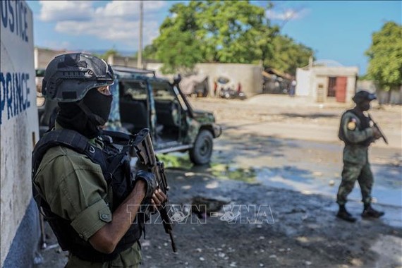 Binh sĩ Haiti gác tại thủ đô Port-au-Prince ngày 6-10-2021. Ảnh (tư liệu): AFP/TTXVN