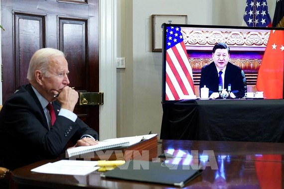 Tổng thống Mỹ Joe Biden và Chủ tịch Trung Quốc Tập Cận Bình tại hội nghị thượng đỉnh trực tuyến, ở Washington, DC., Mỹ ngày 15-11-2021. Ảnh: AFP/TTXVN