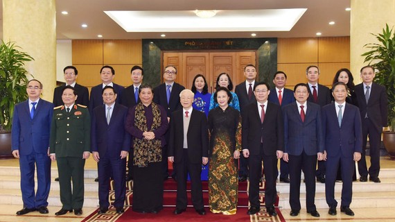 Tổng Bí thư Nguyễn Phú Trọng và các đồng chí lãnh đạo, nguyên lãnh đạo Đảng, Nhà nước tại buổi lễ. Ảnh: VIẾT CHUNG