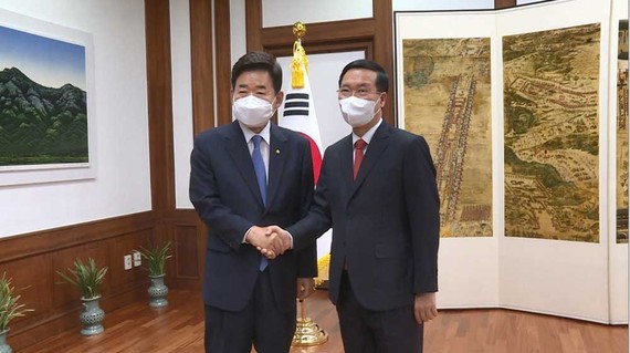 Chủ tịch Quốc hội Hàn Quốc Kim Jin-pyo tiếp Thường trực Ban Bí thư Võ Văn Thưởng. Ảnh: TTXVN