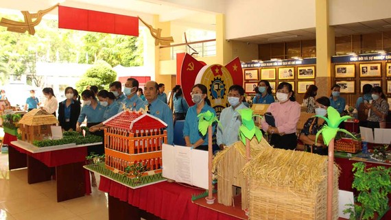 Không gian văn hóa Hồ Chí Minh - Khơi dậy khát vọng cống hiến - Bài 1: Phát huy tốt hơn nữa vai trò đầu tàu Một góc Không gian văn hóa Hồ Chí Minh tại Liên đoàn Lao động TP Thủ Đức. Ảnh: THU HƯỜNG