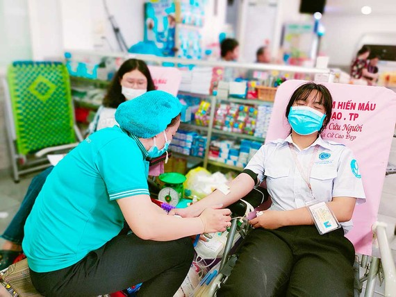 Trục lợi từ quà tặng hiến máu nhân đạo - Bài 3: Chuyện “lạ” ở những gói thầu Hiến máu cứu người là một nghĩa cử nhân văn, cao cả. Ảnh: DŨNG PHƯƠNG