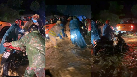 CSGT và các tình nguyện giúp người dân đẩy xe qua dòng nước xiết. Ảnh: Chụp màng hình clip trên mạng xã hội