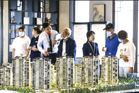 Khách hàng tham quan dự án bất động sản tại tỉnh Giang Tô, Trung Quốc