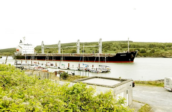 Tàu Navi Star treo cờ Panama, con tàu đầu tiên chở 33.000 tấn ngũ cốc của Ukraine,  cập cảng Foynes ở County Limerick, Ireland ngày 20-8