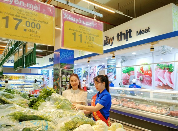 Nhiều sản phẩm được giảm giá mạnh tại siêu thị Co.opmart