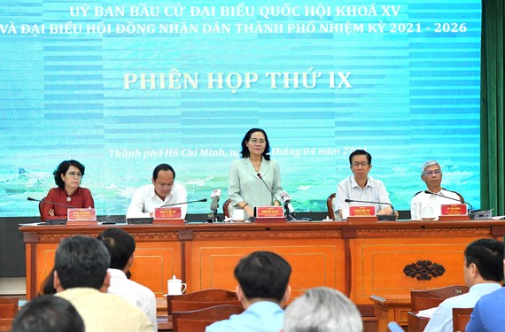 Đồng chí Nguyễn Thị Lệ, Phó Bí thư Thành ủy, Chủ tịch HĐND TPHCM phát biểu tại phiên họp. Ảnh: VIỆT DŨNG