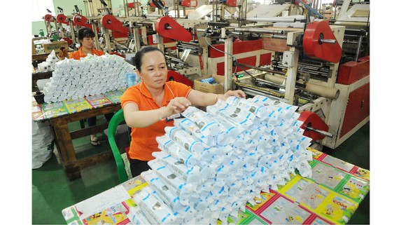 Sản xuất bao bì nhựa xuất khẩu tại Công ty Nam Thái Sơn. Ảnh: CAO THĂNG