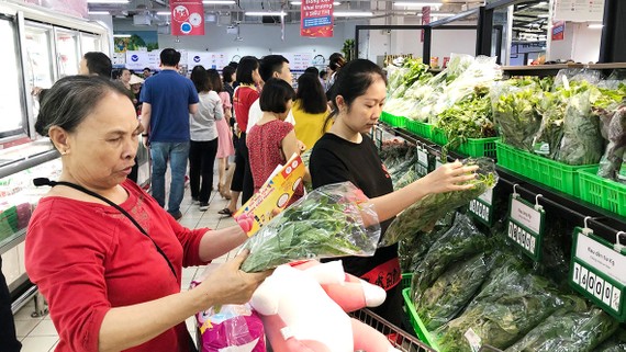 Người dân mua sắm tại siêu thị được “thay áo mới” của Saigon Co.op