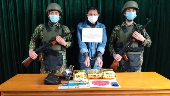 Đối tượng vận chuyển 3kg ma túy đá và 800 viên ma túy bị bắt giữ tại xã biên giới Dân Hóa, Minh Hóa