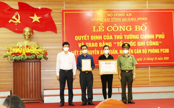 Lễ trao bằng Tổ quốc ghi công cho gia đình liệt sĩ Nguyễn Anh Tuấn