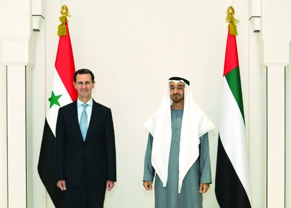 敘總統巴沙爾‧阿薩德（左）在阿布扎比晤阿聯酋王儲內哈延。