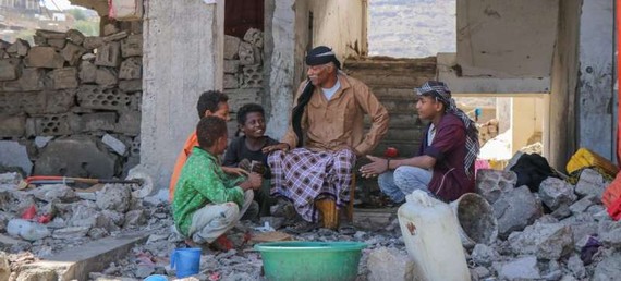 　　也門達利阿省境內流離失所者營地的境內流離失所家庭。