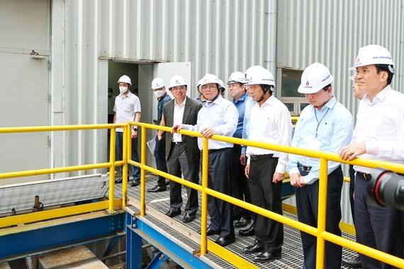 政府總理范明政檢查太瑞縣太平２熱電廠項目。