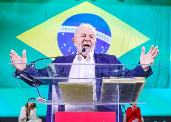 巴西前總統盧拉正式宣佈參加 二○二二年總統大選。