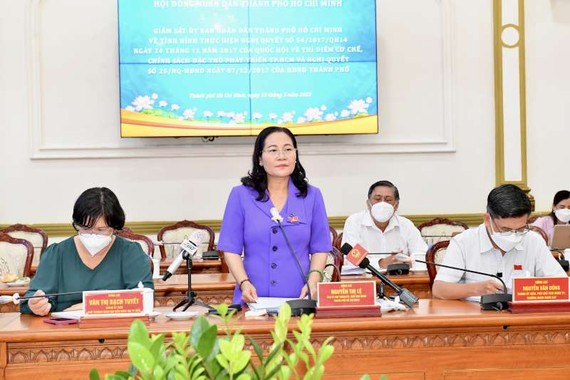 市人民議會主席阮氏麗在會上致辭。