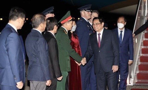 越南政府總理范明政抵達美國華盛頓。