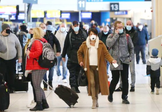 歐洲所有機場和航班將不再強制要求旅客和工作人員佩戴口罩。圖源：互聯網