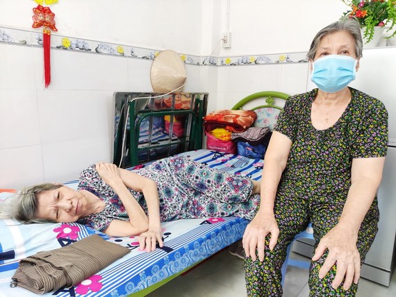 陳志華臥病多年，生活需要姐姐的照顧。