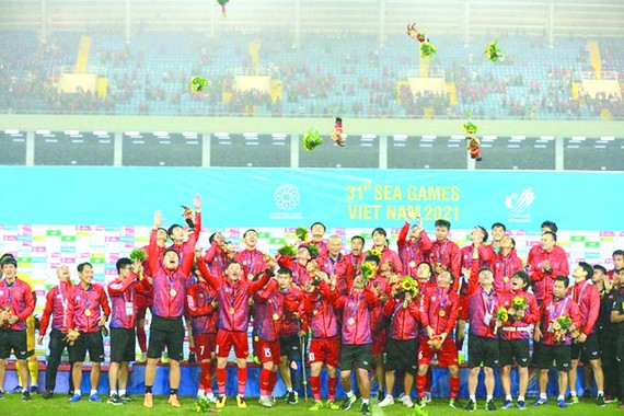 越南U23男足領取金牌。