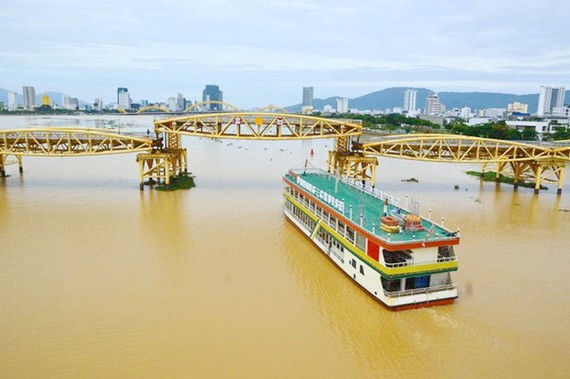 峴港調整阮文追橋高度為旅遊服務