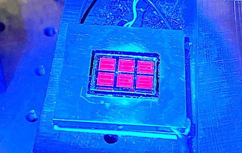 新型量子阱太陽能電池效率近40%