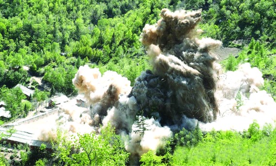 2018年5月，朝鮮炸毀豐溪里核子試驗場。
