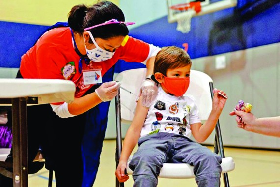 美國賓夕法尼亞州一名5歲兒童接種新冠疫苗。