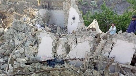 地震發生後倒塌的泥屋。