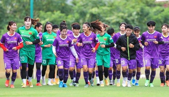 越南女足隊在培訓中。