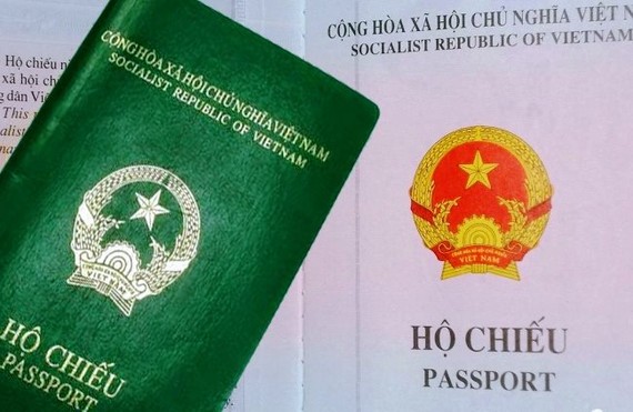 持有舊版本護照的人仍可繼續使用到護照上註明的限期為止。