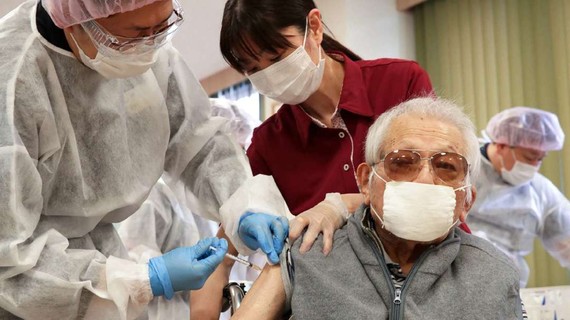 日本擴大新冠疫苗第四劑接種對象