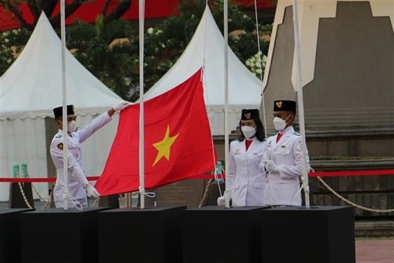 越南國旗在2022年東南亞殘疾人運動會升旗儀式上飄揚。