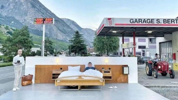 瑞士一個加油站附近的“無星級酒店”。