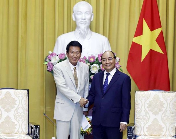 國家主席阮春福很高興能夠與越南的摯友杉良太郎先生會晤。