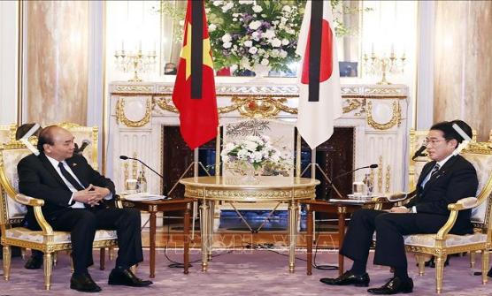 越南國家主席阮春福與日本首相岸田文雄進行會晤。