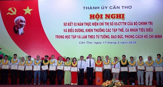 Cần Thơ khen thưởng cho tập thể, cá nhân xuất sắc trong học tập và làm theo tư tưởng, đạo đức, phong cách Hồ Chí Minh; giai đoạn năm 2016- 2019